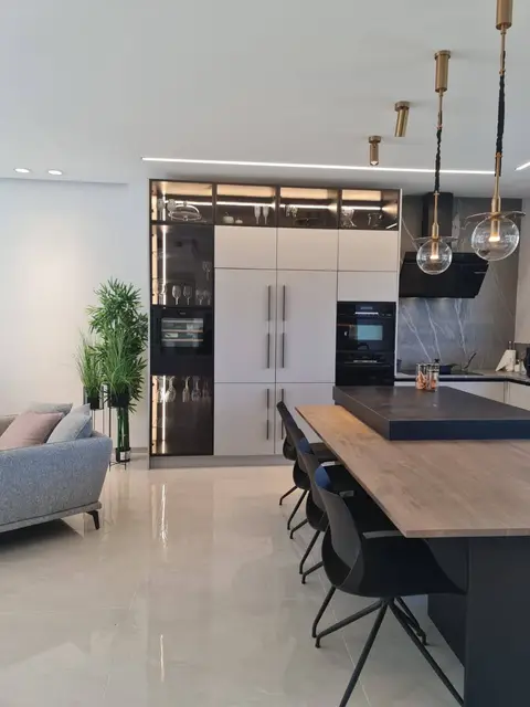 מטבח בהתאמה אישית מול מטבח סטנדרטי: מה באמת ההבדל